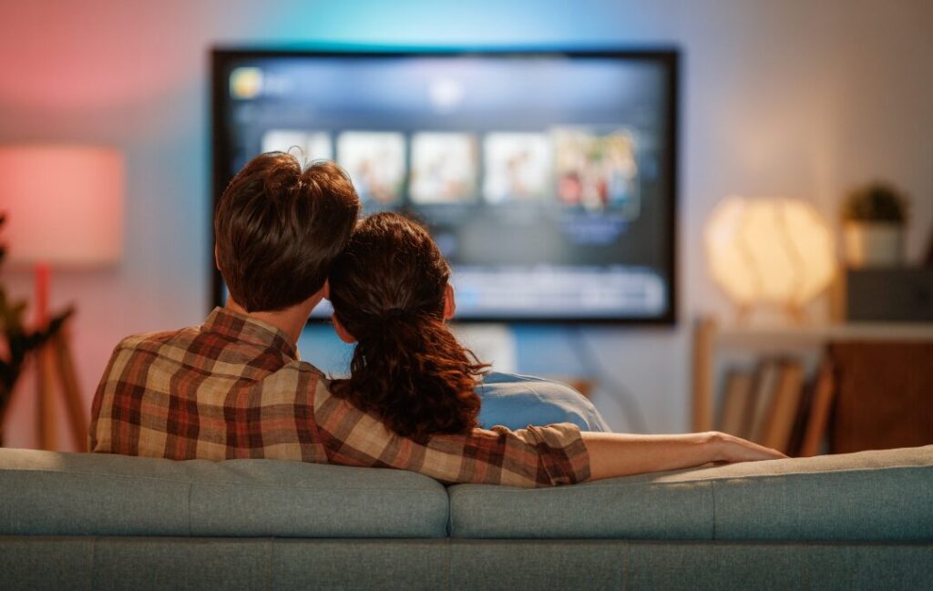 Elegir bien entre las mejores app IPTV implica considerar tu ecosistema de dispositivos y tus preferencias como usuario.